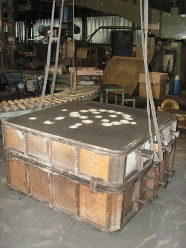 Big sand casting mould for the production of a sand casting piece